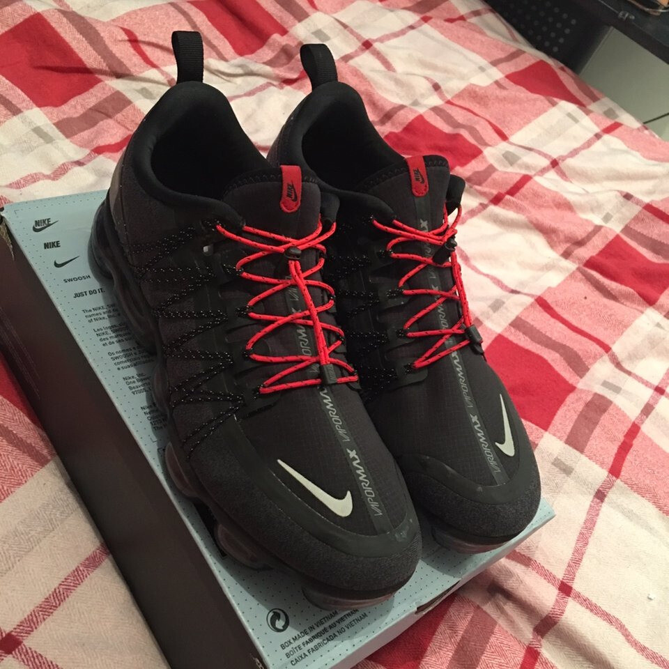 vapormax run utility black red